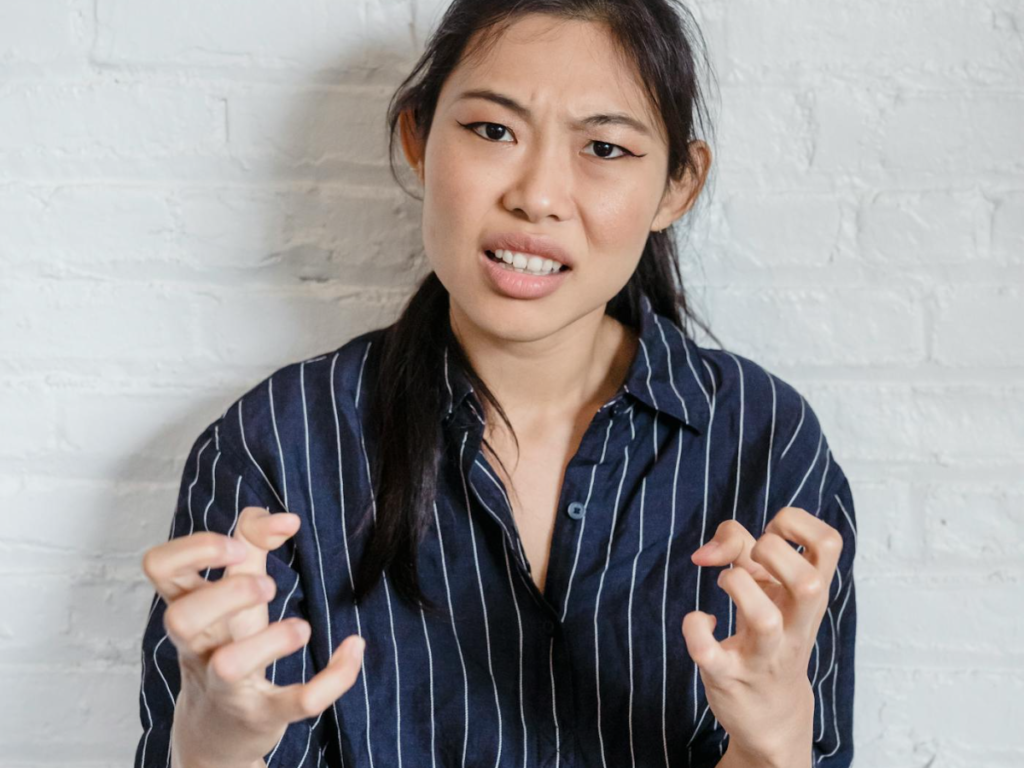 Signs of a Narcissist: Spotting Traits, NPD, and Protecting Yourself